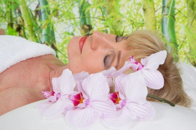 Endlich Zeit fr mich - ltere Dame entspannt